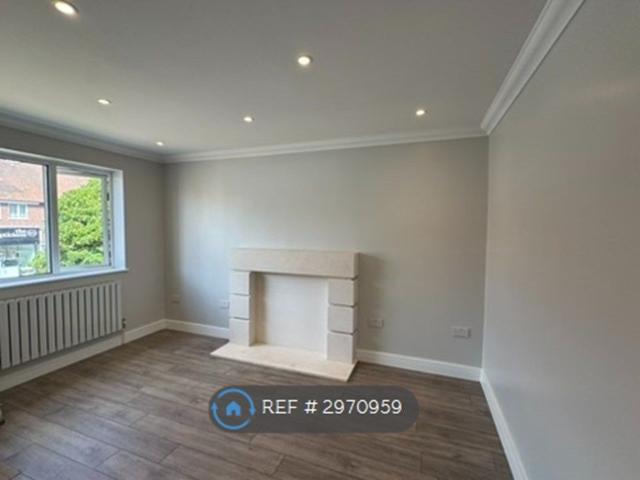 House for rent in London Borough of Merton, Raynes Park
