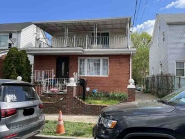House for sale in Queens, Arverne