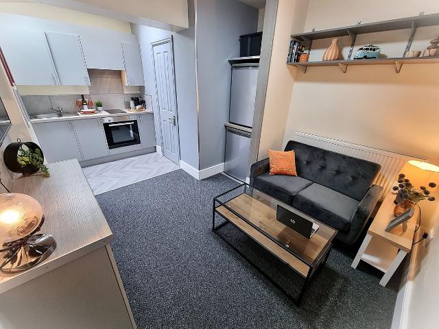 Studio for rent in Ermine West, Brayford