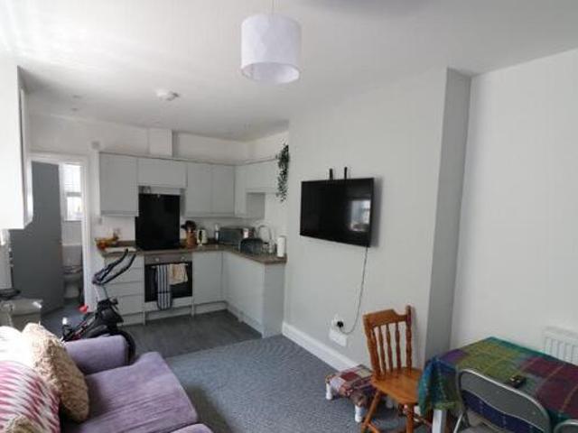 House for rent in Follaton, Strode