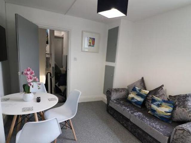 House for rent in Follaton, Strode