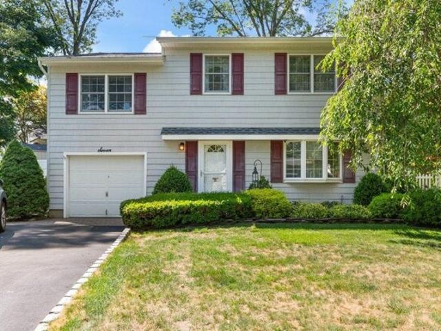 House for sale in Nesconset