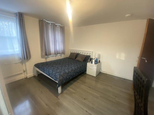 Room for rent in Stepney, Greater London