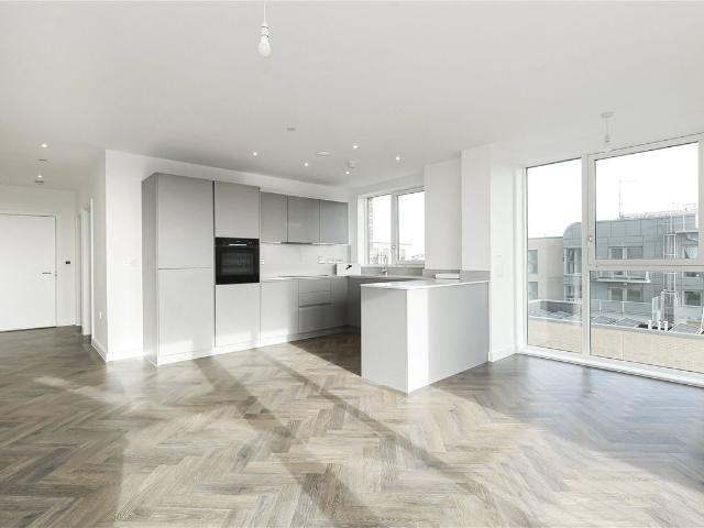 Apartment for rent in Queen's Park, Greater London