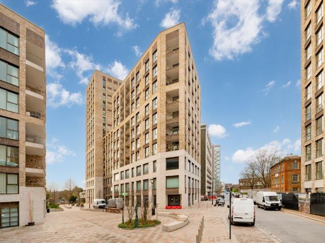 Apartment for rent in Queen's Park, Greater London