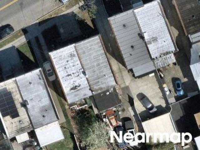 House for sale in The Bronx, Arverne