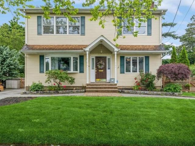 House for sale in Albertson