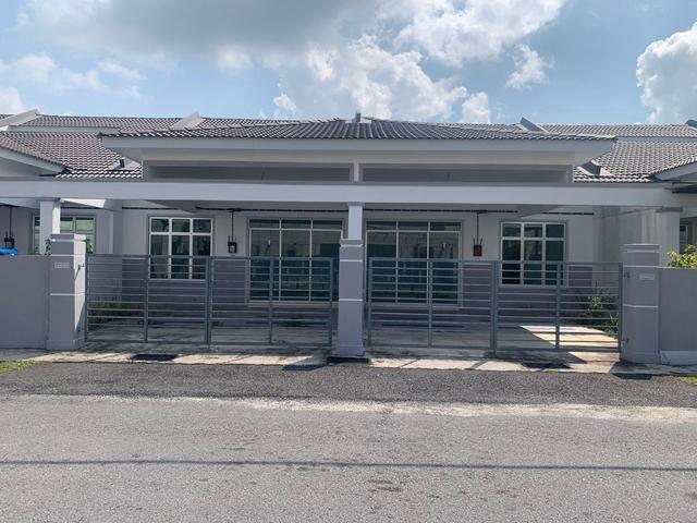 Terraced House for sale in Malaka