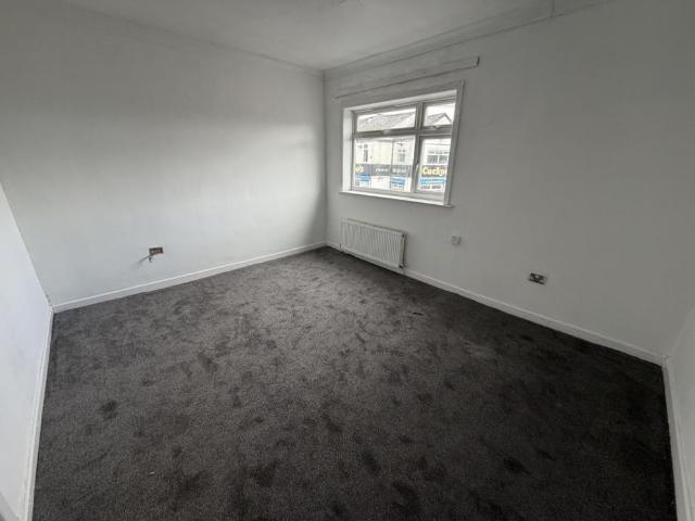 Apartment for rent in Deeplish, Burnedge