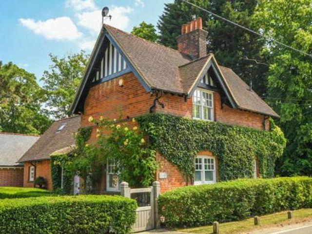 House for sale in Navestock Side, Essex