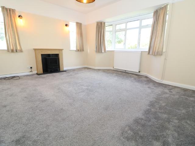 House for rent in Pachesham Park, Surrey
