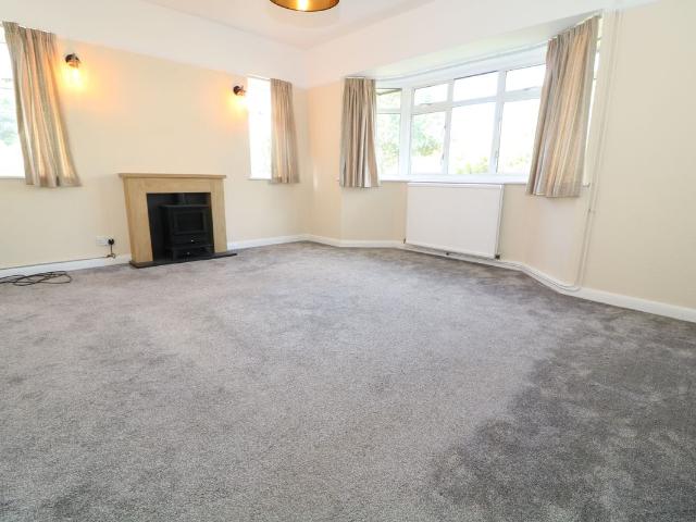 House for rent in Pachesham Park, Surrey