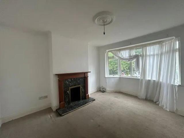 Apartment for rent in Marks Gate, Greater London