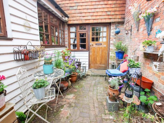 Apartment for rent in East Hoathly with Halland, Cross In Hand