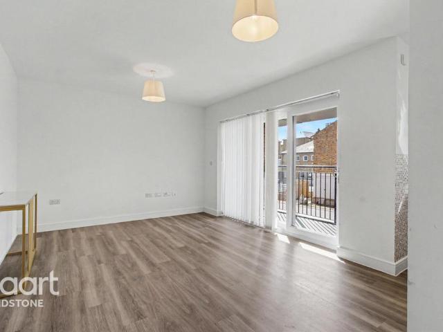 Apartment for rent in Allington, Midway