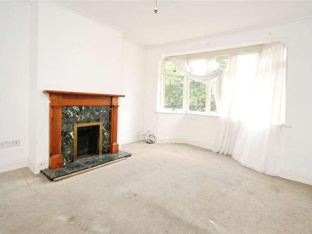 Apartment for rent in Marks Gate, Greater London