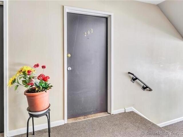 Condo for sale in Hamden