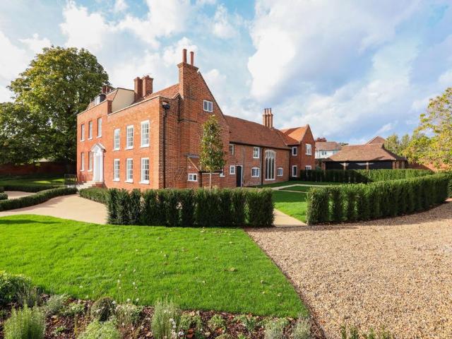 House for rent in Cobham, Elmbridge