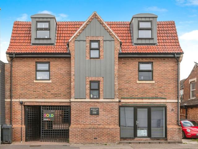 Apartment for rent in Southtown, Stokesby