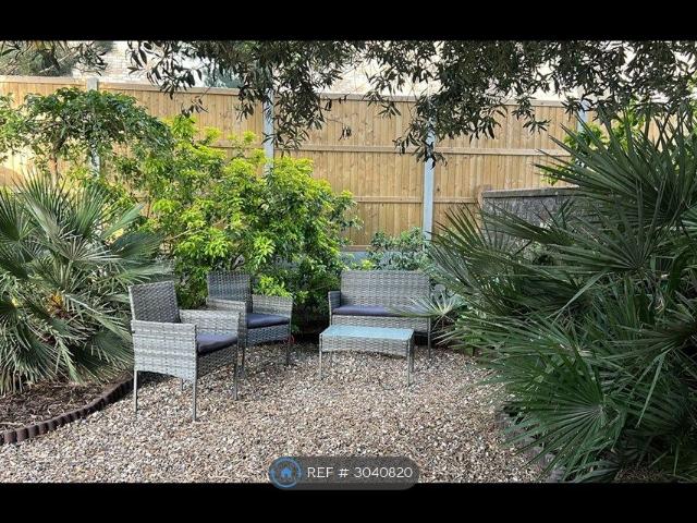 Room for rent in Custom House, Greater London