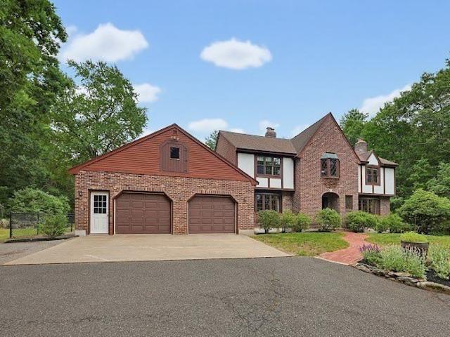 House for sale in Dunstable, Massachusetts