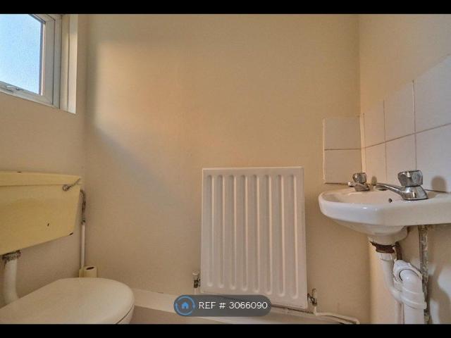 House for rent in Mill Street Industrial Estate, Hinckley and Bosworth