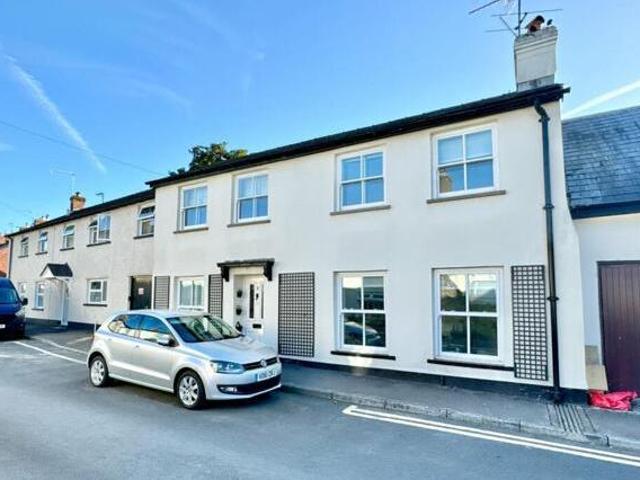 House for sale in Llanbadoc, Wales