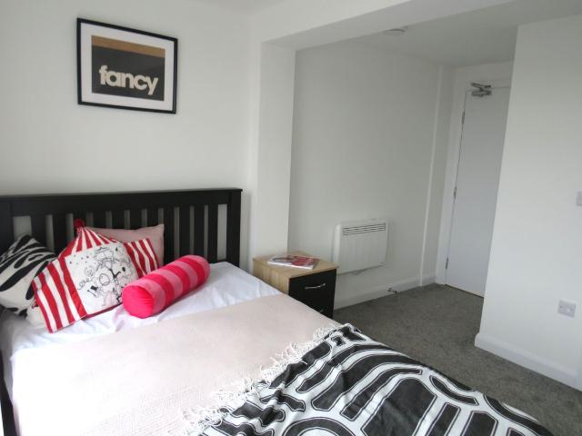 Room for rent in Chadsmoor, Staffordshire