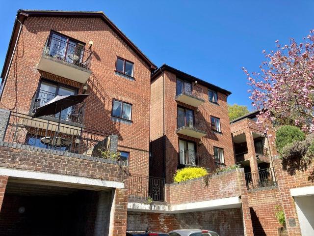 Apartment for rent in Red Hill, Surrey