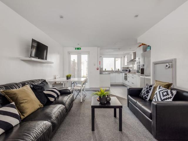 Room for rent in Calderstones