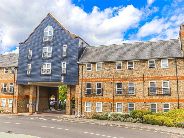 Apartment for rent in Kings Hill, Colliers End