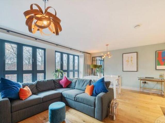 House for sale in Fole, Surrey