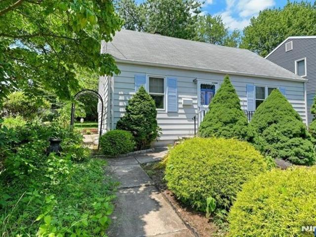 House for sale in River Edge, New Jersey