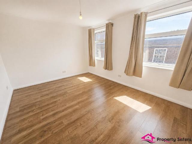 Apartment for rent in Mill Hill, Greater London