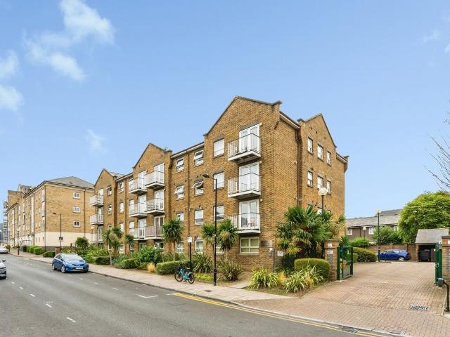 Apartment for rent in Cubitt Town, Greater London