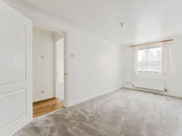 Apartment for rent in Cubitt Town, Greater London