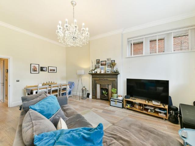 Apartment for rent in Hampton, Greater London