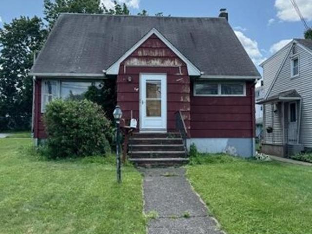 House for sale in Elmwood Park House for sale in Elmwood Park