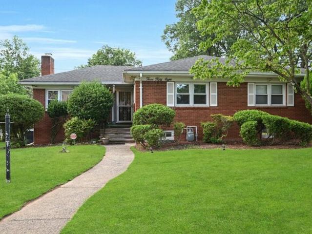 House for sale in Englewood