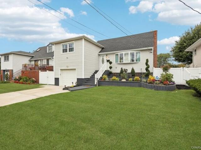 House for sale in Freeport, New York