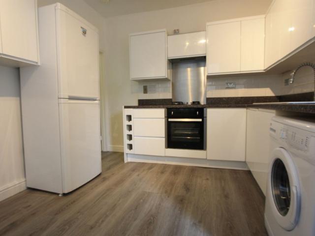 Apartment for rent in London Borough of Merton, Collier's Wood
