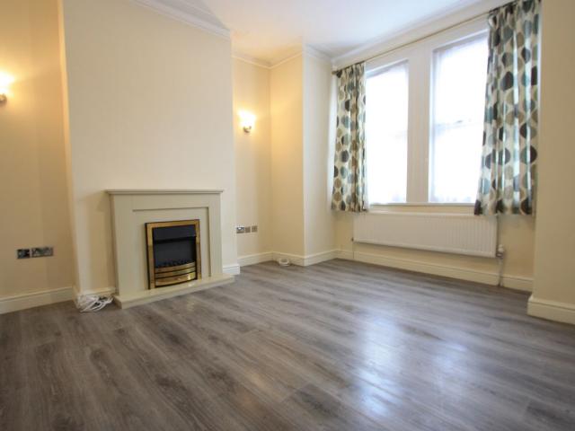 Apartment for rent in London Borough of Merton, Collier's Wood