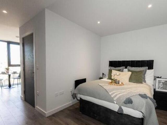 House for rent in Calderstones
