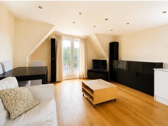 Apartment for rent in London Borough of Ealing, Greenford