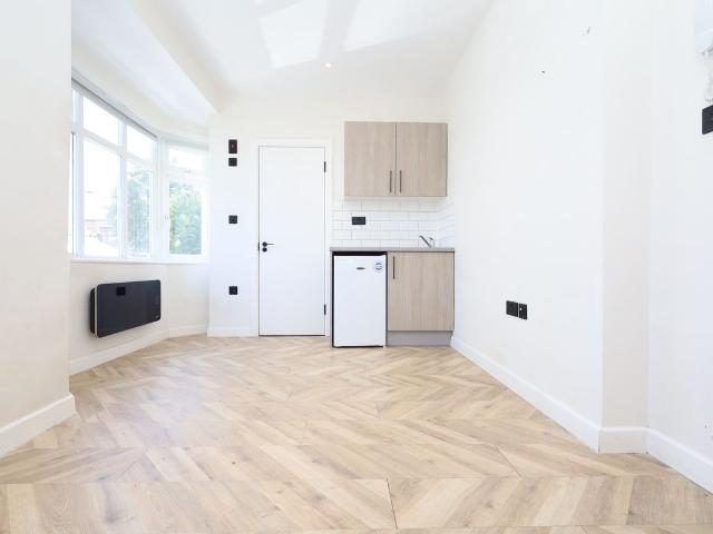 Studio for rent in London Borough of Ealing, Greenford
