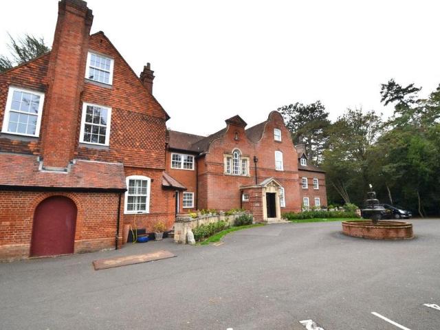 Apartment for rent in Pilgrims' Hatch, Brentwood