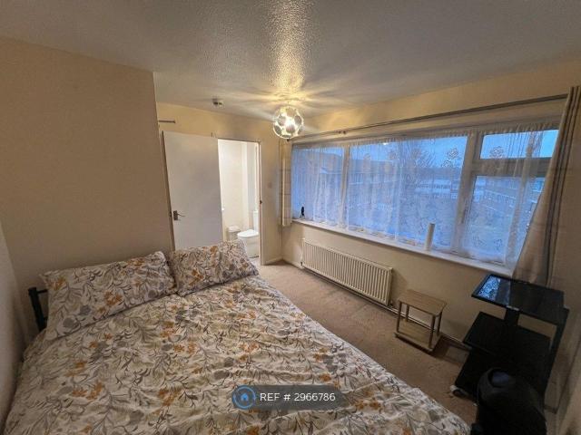 Room for rent in Regent Quay, Oad Street