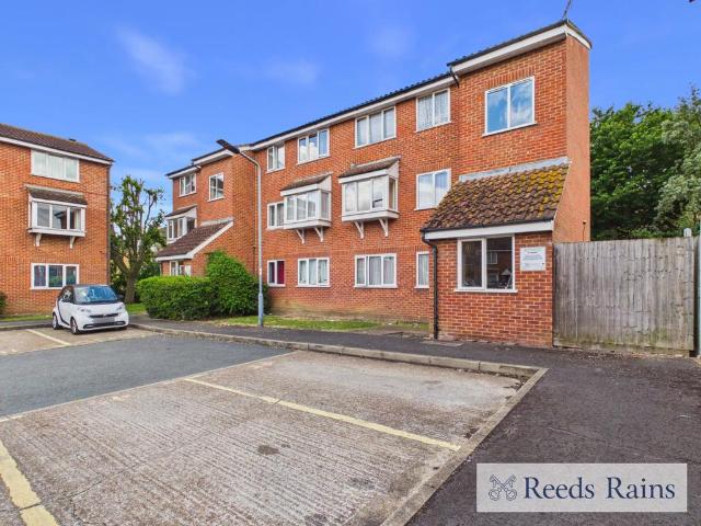 Apartment for rent in Little Heath, Greater London