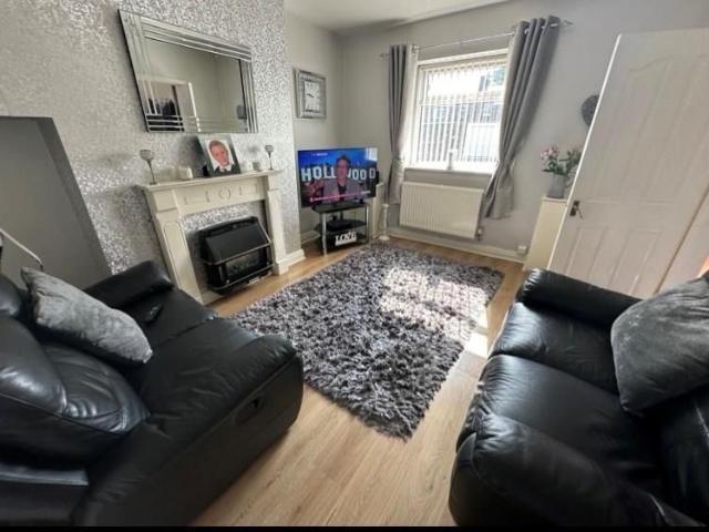 Townhouse for rent in Calderstones
