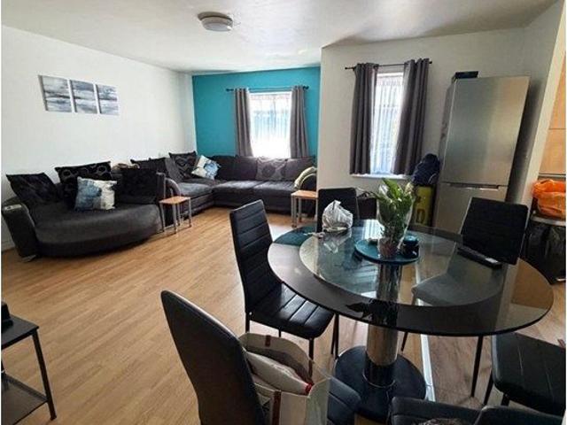 Apartment for rent in Bowes, Greater London